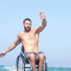 Αντώνης Τσαπατάκης    Ο παραολυμπιονίκης που δάμασε τα κύματα (φωτό)