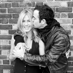 Jennifer Aniston – Justin Theroux    Παντρεύτηκαν μυστικά!!