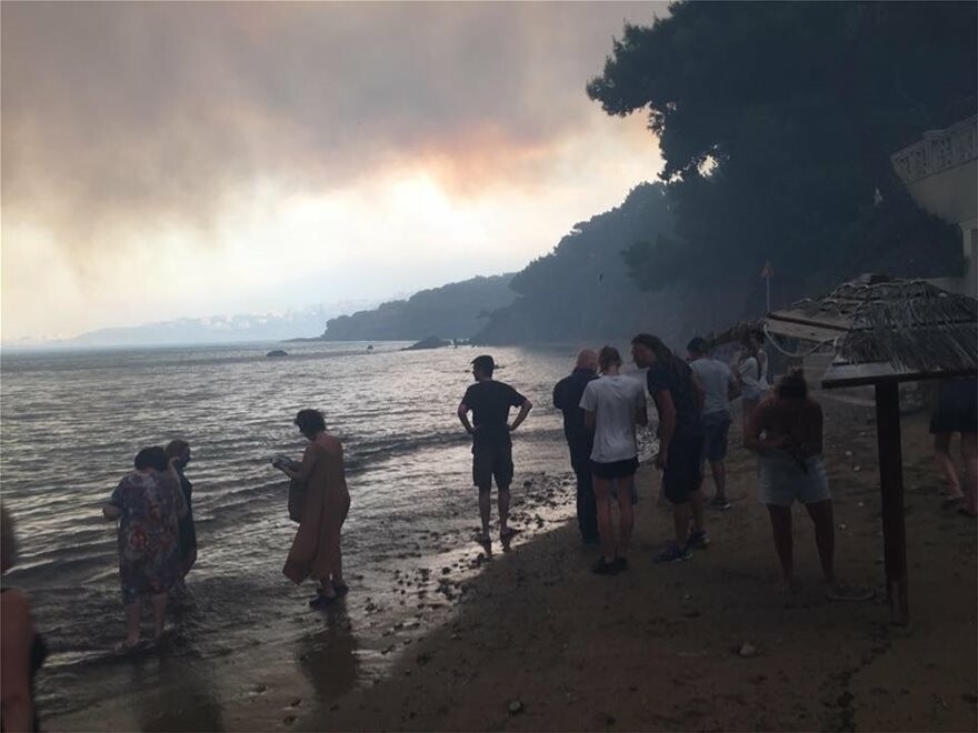 Μάτι: Το γράμμα ενός 12χρονου παιδιού που κολυμπούσε για σχεδόν 5 ώρες παρέα με τον «θάνατο»