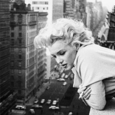 marilyn-monroe-balcony-728217