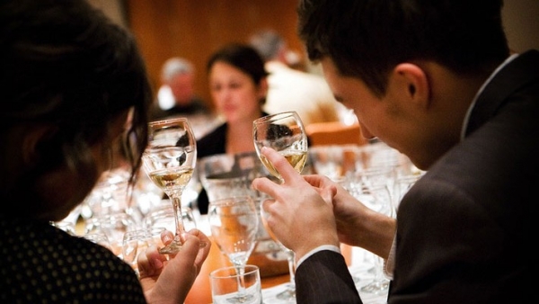 wine-tasting-710x400-e1438005156740