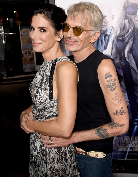 HOLLYWOOD, CA - OCTOBER 26:  Actress/producer Sandra Bullock (L) and actor Billy Bob Thornton attend the premiere of Warner Bros. Pictures' "Our Brand Is Crisis" at TCL Chinese Theatre on October 26, 2015 in Hollywood, California.  (Photo by Kevin Winter/Getty Images)