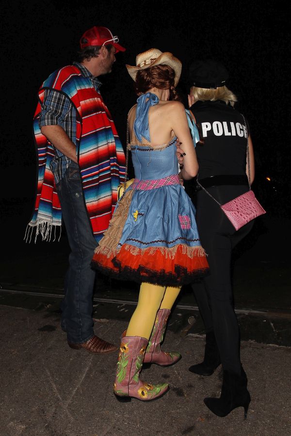 EXCLUSIVE: **PREMIUM EXCLUSIVE** Blake Shelton and Gwen Stefani Can't Stop Smiling As They Leave Halloween Party together **MUST CALL FOR PRICING** *STRICTLY NO TV*