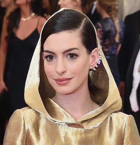 Anne-Hathaway