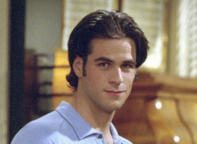 O Tag Jones (Eddie Cahill), τότε