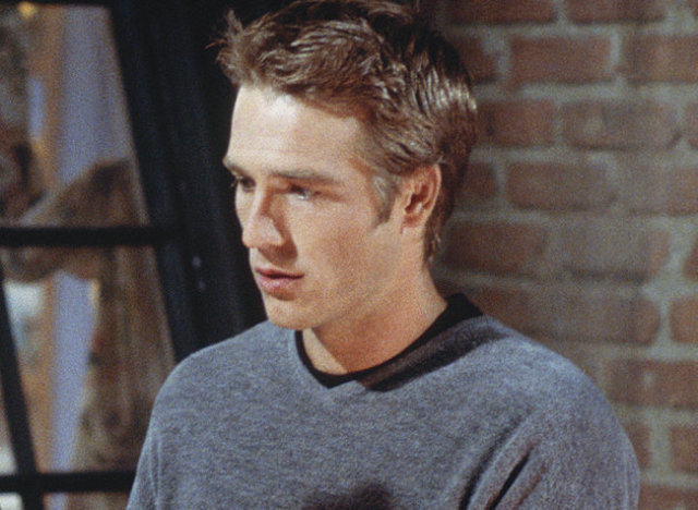 O δρ. Tim Burke (Michael Vartan), τότε