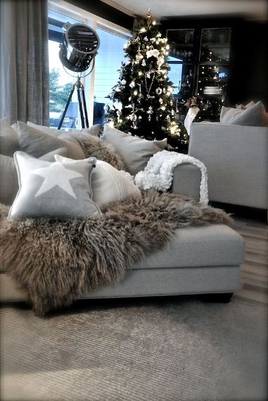 Οι γούνες χαρίζουν ζεστασιά και stylish εικόνα όπου και αν τις τοποθετήσετε.