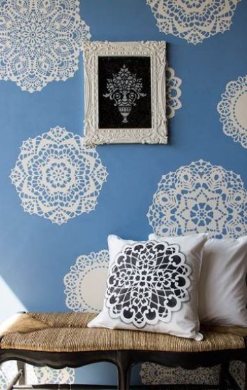 Το vintage decor αγαπά και τα παραδοσιακά μοτίβα αλλά και χρώματα. Τα stencils με τα συγκεκριμένα σχέδια είναι ιδιαίτερα διαδεδομένα.