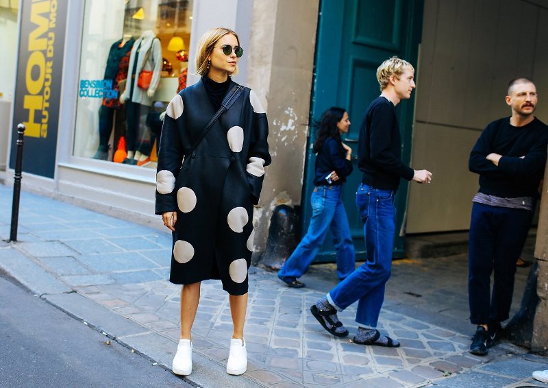 Πουά Τα oversized μοτίβα δίνουν μια μοντέρνα, pop αισθητική στα κλασσικά πουά.