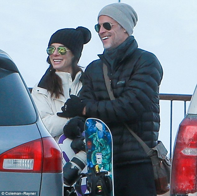 sandra_bullock_ski_with_boyfriend4_e332b