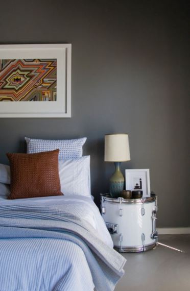 Προσθέστε ένα statement αντικείμενο σε ένα ουδέτερο decor.