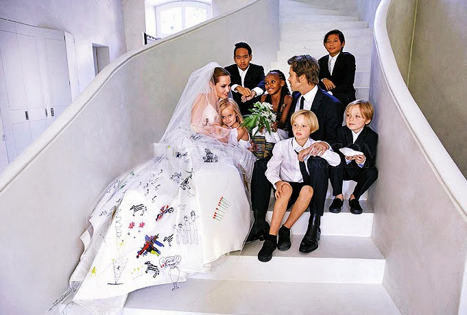 Angelina-and-Brad-Pitt-Wedding-Photo