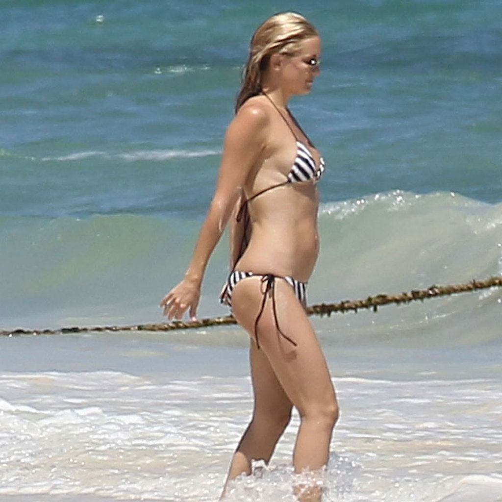 Kate-Hudson-wore-striped-bikini