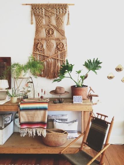 Το natural decor αποτελεί τον ιδανικό καμβά για μερικές boho πινελιές.