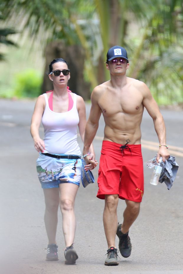 EXCLUSIVE: *PREMIUM EXCLUSIVE RATES APPLY* NO WEB UNTIL 2PM PST, MARCH 2 *NO TV UNTIL 3PM EST, MARCH 1* A bikini clad Katy Perry and shirtless Orlando Bloom hiking the Napali Coast in Hawaii on February 27