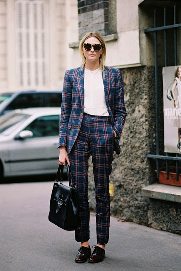 Η λύση των total looks δε παύει ποτέ να είναι πρακτική και ενδιαφέρουσα, ειδικά αν τα κομμάτια που θα επιλέξετε φέρουν ένα διαχρονικό pattern όπως το καρό.
