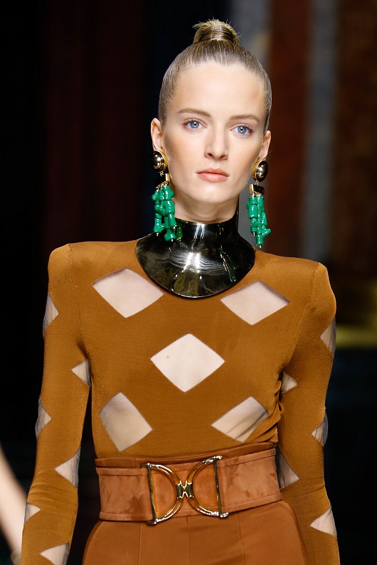 Τα εντυπωσιακά, statement κοσμήματα που είδαμε στον Balmain προσθέτουν μια ιδιαίτερη νότα στην εμφάνισή μας. Τολμήστε τα!