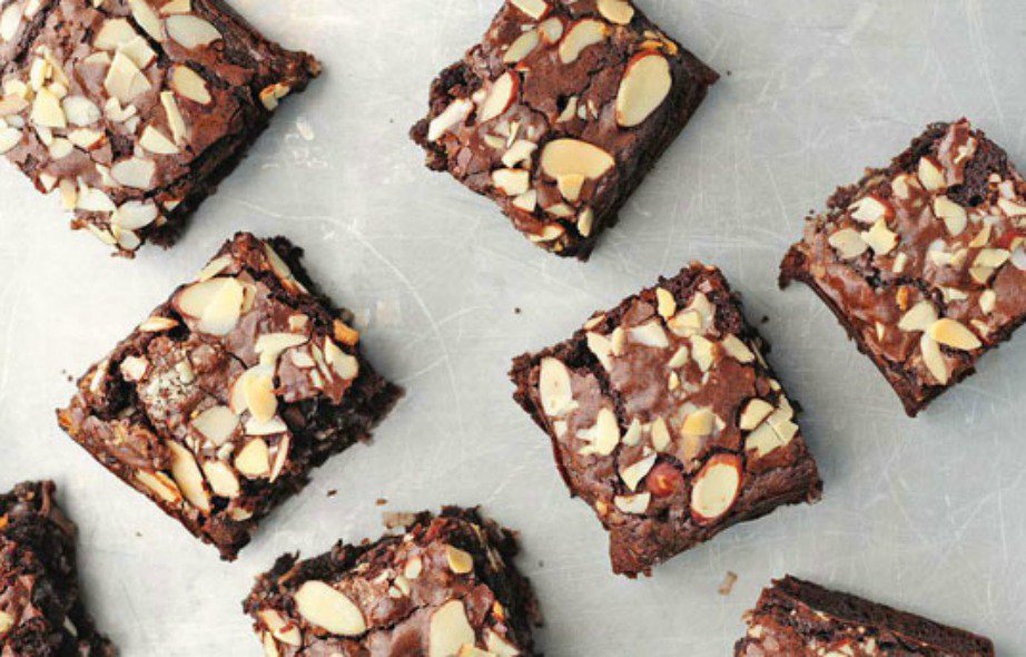 Κόψτε τα brownies εύκολα με έναν κόφτη πίτσας.