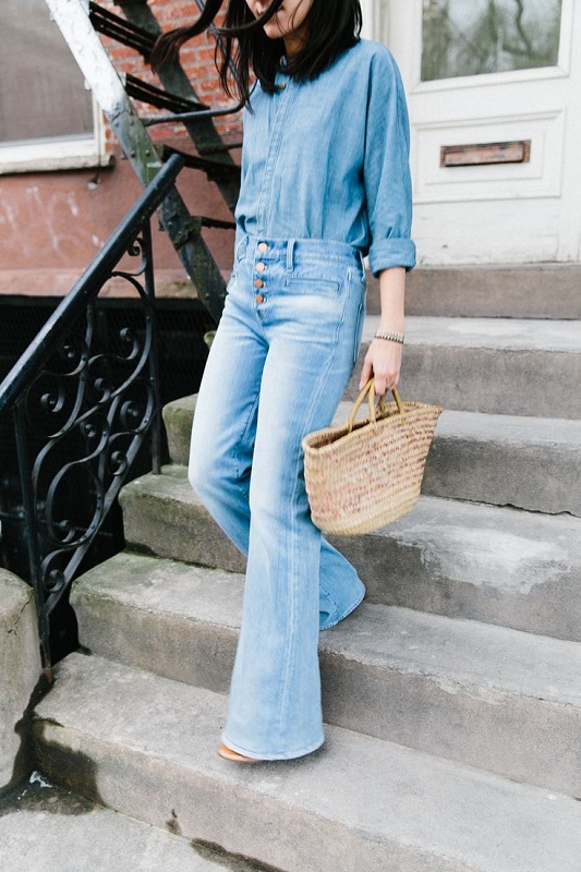 Συνδυάστε τη με ένα total denim σύνολο, για αέρα από ’70s!
