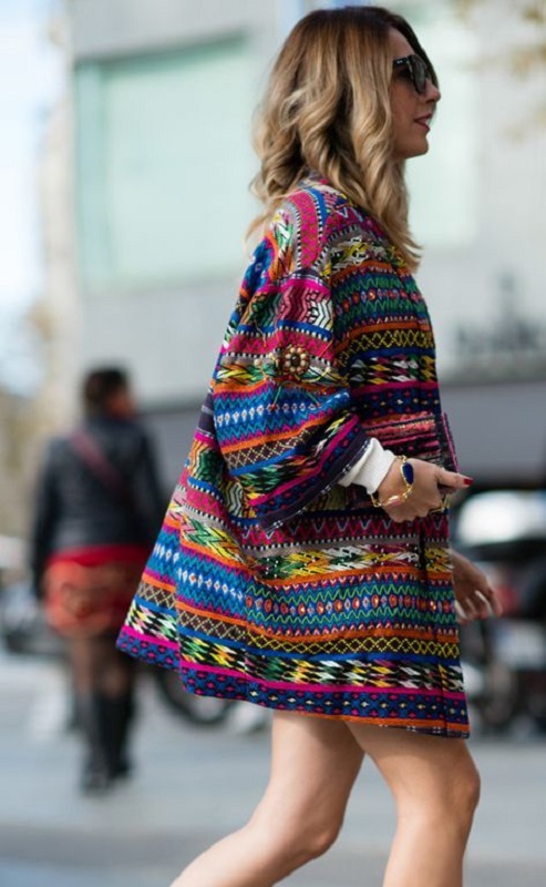 Ένα ανοιξιάτικο πανωφόρι με ethnic pattern θα γίνει το αγαπημένο σας fashion item.