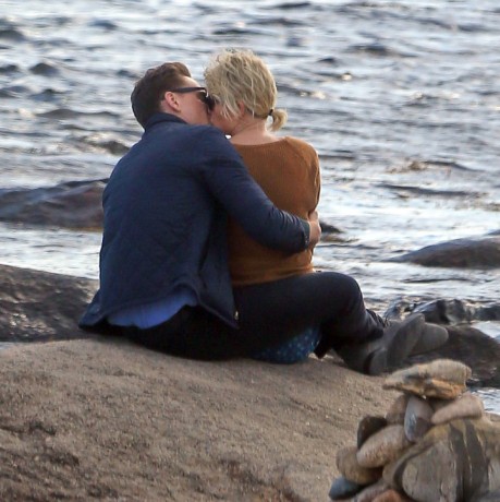 taylor_swift_kissing_tom_0c0af