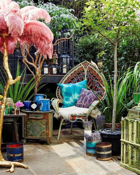 Οι εξωτερικοί χώροι ενδείκνυνται για ένα tropical decor.