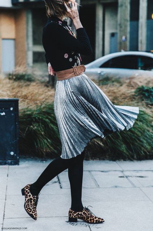 Η εποχή που θα φοράμε τις metallic skirts μας με οπάκ leggings και oxfords πλησιάζει.