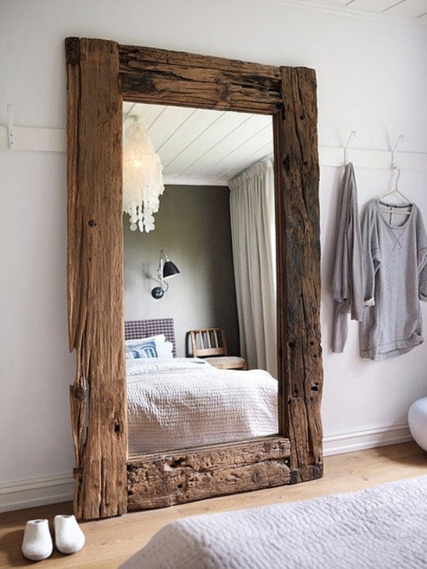 Αν θέλετε να δώσετε μία rustic αίσθηση στο μίνιμαλ υπνοδωμάτιο τότε ένας τέτοιος καθρέφτης είναι ότι χρειάζεστε.