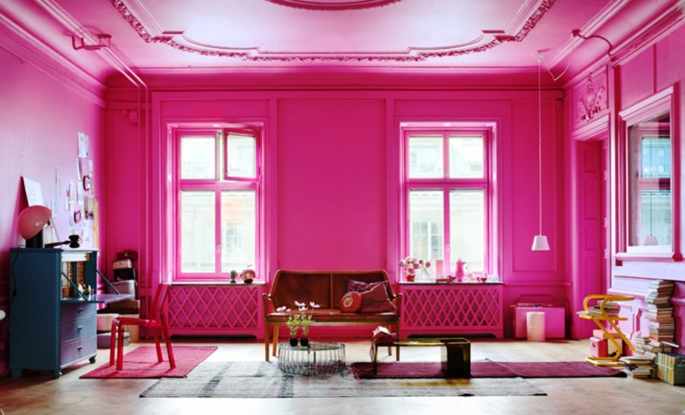 hot-pink-livng-room-molding-classic-architecture-high-ceilings-cococozy-agent-bauer-lo-bjurulf-980x594