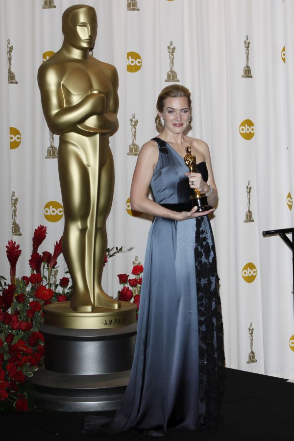 Kate Winslet shows off her Oscar