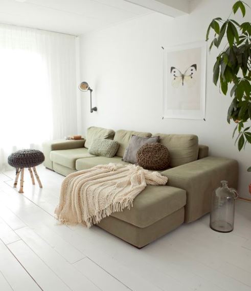 Natural decor, το οποίο μεταφέρει το πράσινο της φύσης στο εσωτερικό του σπιτιού, μέσω του καναπέ.