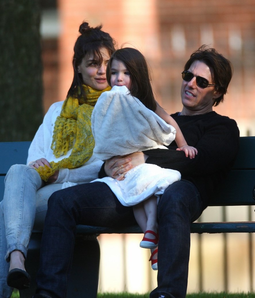NON EXCLUSIVE October 10th 2009 : Tom Cruise, Katie Holmes and daughter suri seen playing together in a park in Cambridge, Massachusetts, usa. Pictured: Katie Holmes, Tom Cruise, Suri Cruise Ref: SPL131863  101009   Picture by: PPNY / GSNY /  Splash News Splash News and Pictures Los Angeles:	310-821-2666 New York:	212-619-2666 London:	870-934-2666 photodesk@splashnews.com 