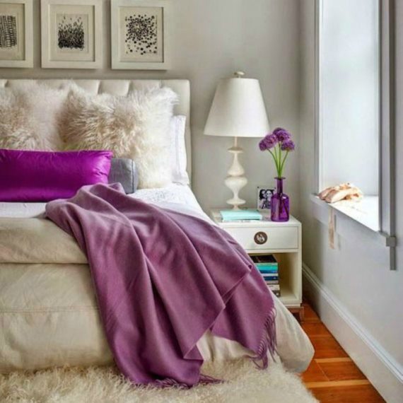 Το εκρού είναι ένα πολύ ωραίο χρώμα για υπνοδωμάτιο. Ενισχύστε το με μοβ πινελιές για να κάνετε πιο ζωντανό τον χώρο σας.