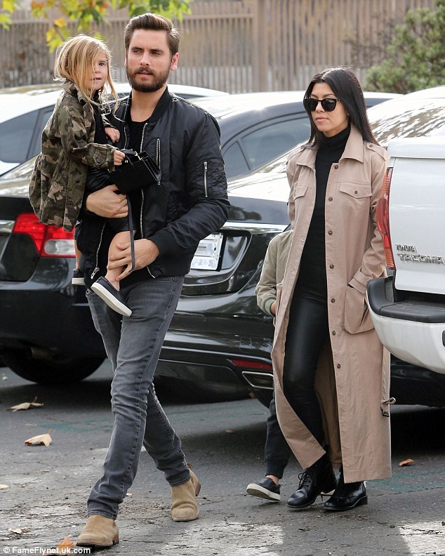 2FC613B500000578-3384795-Although_Kourtney_and_Lord_Disick_reunited_to_take_their_kids_to-m-65_1451965297714
