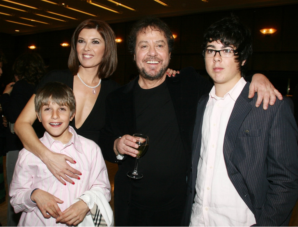 O Νικόλας με τους γονείς του και τον μεγάλο του αδερφό, το 2007