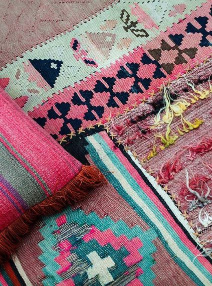 Τα boho rugs προσφέρουν χρώμα, ενώ μπορούν να χρησιμοποιηθούν εύκολα σε ένα mix & match decor.