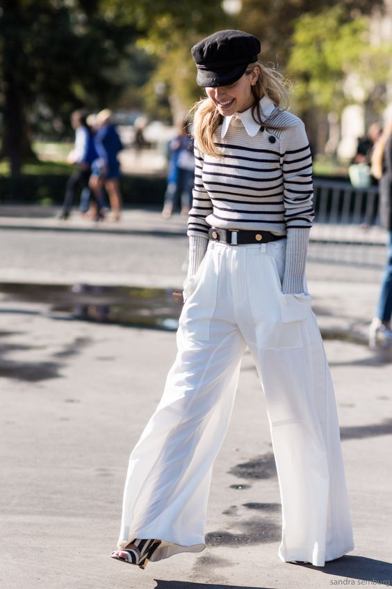 Συνδυάστε ένα ριγέ top με ένα λευκό παντελόνι για το πιο αιθέριο spring look.