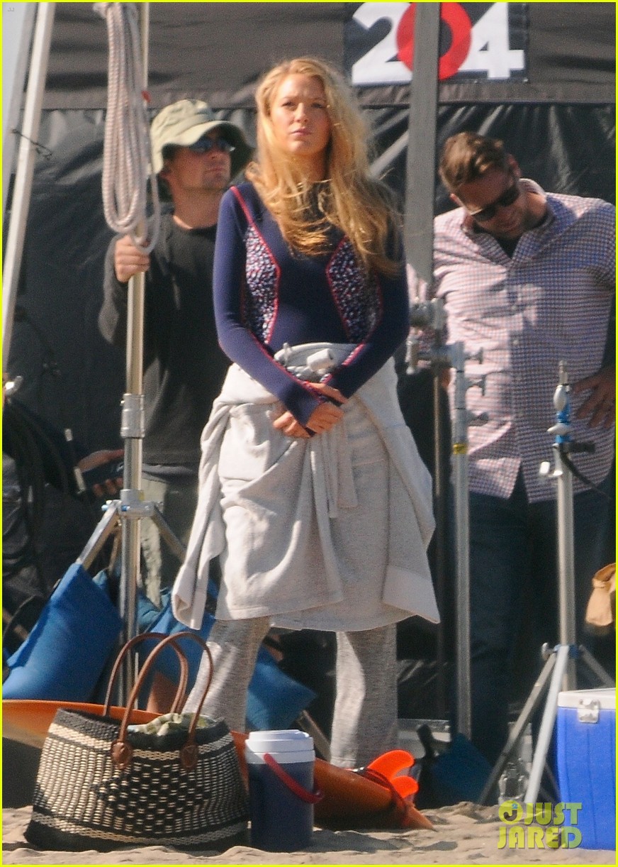 BLAKE LIVELY FILMING HER NEW MOVIE THE SHALLOWS IN LOS ANGELES CALIFORNIA Ref: SPL1260225 120416 Picture by: Giovanni / Splash News Splash News and Pictures Los Angeles: 310-821-2666 New York: 212-619-2666 London: 870-934-2666 photodesk@splashnews.com 