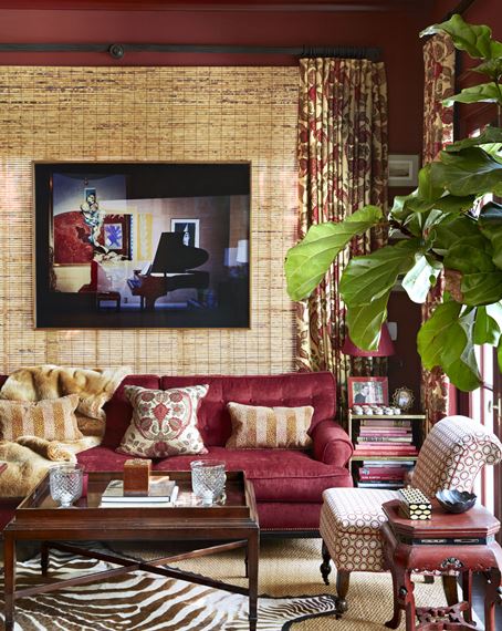 Το κόκκινο marsala είναι ένα από τα πιο χαρακτηριστικά χρώματα του vintage decor. Ο συνδυασμός με φωτεινά υφάσματα σε μοντέρνα μοτίβα συνθέτει μία πιο ανάλαφρη εικόνα.