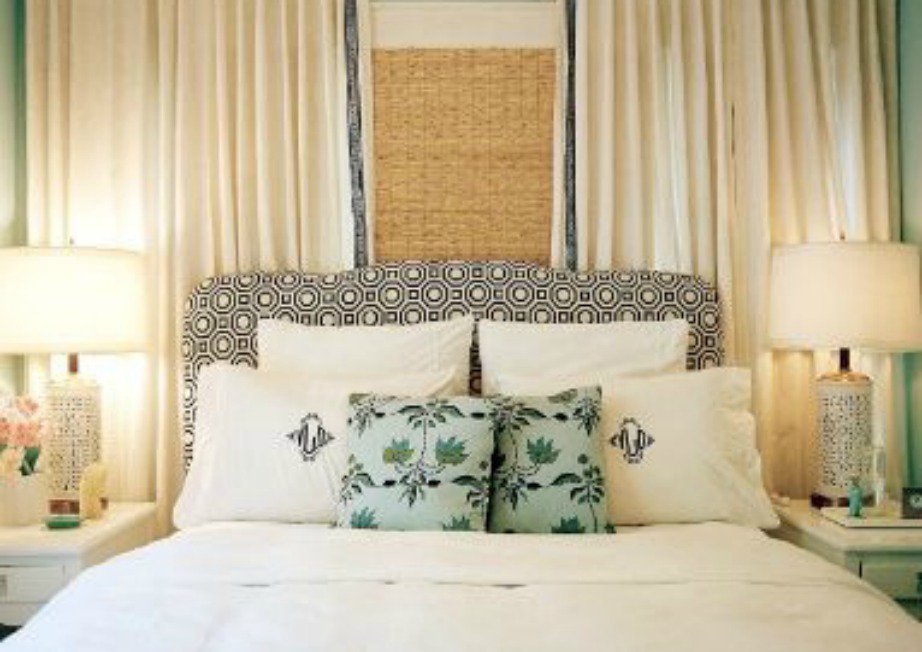 Μπορείτε να μετατρέψετε ένα απλό δωμάτιο στο πιο ακριβό δωμάτιο ξενοδοχείου βάζοντας απλά μια κουρτίνα πίσω από το κρεβάτι σας.