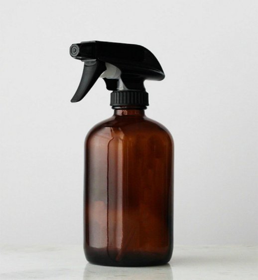 Αποθηκεύστε τη χλωρίνη σας σε σκούρο μπουκάλι σπρέι για να μην χάσει τις καθαριστικές της ιδιότητες.