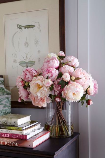 9. Να αγοράζετε φρέσκα λουλούδια για να δημιουργείτε θετική ατμόσφαιρα στο σπίτι σας.