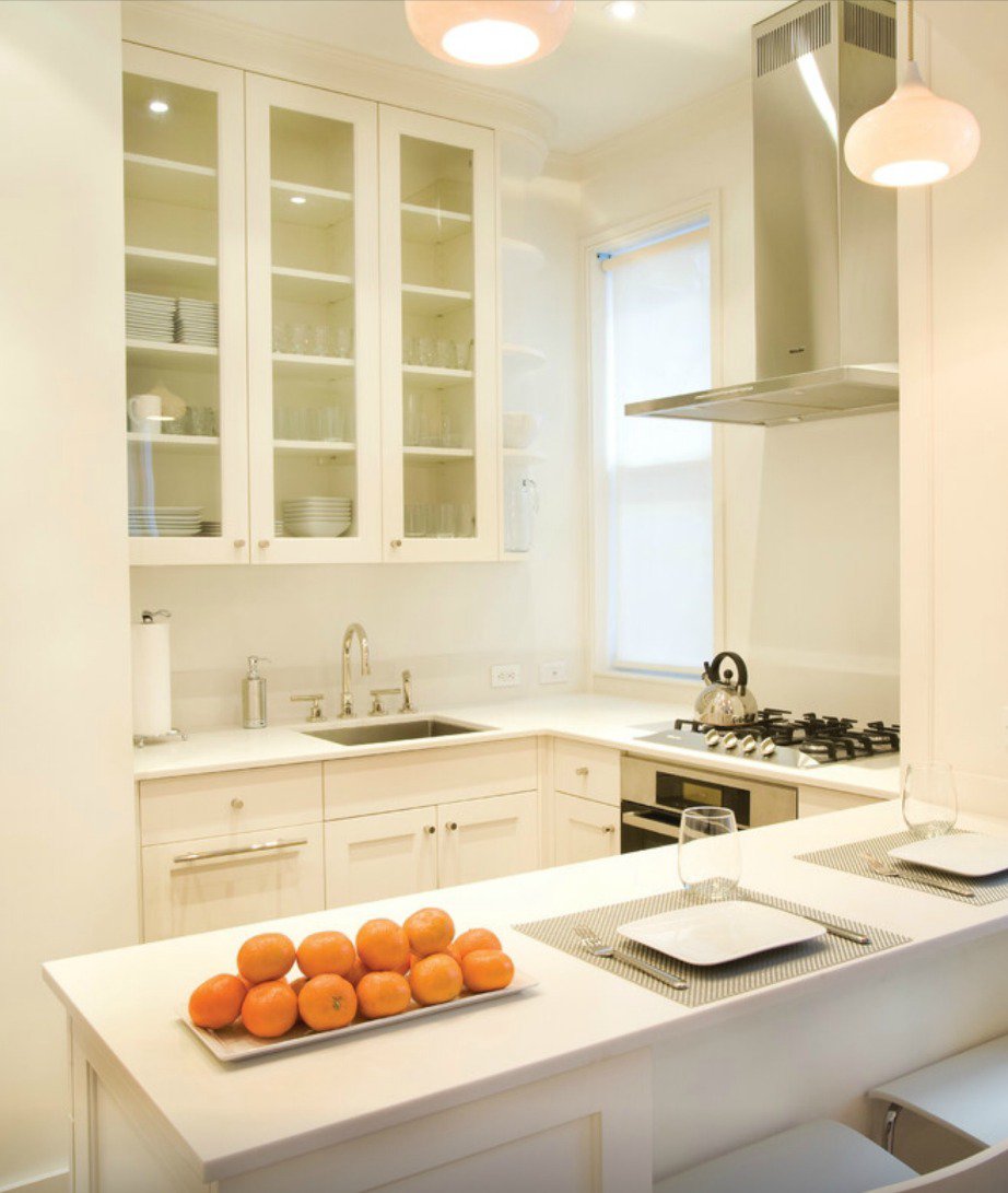 Επιλέξτε ντουλάπια για την κουζίνα στο ίδιο χρώμα με τους τοίχους.