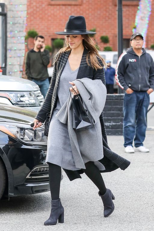 jessica-alba-out-and-about-in-beverly-hills-12-23-2016_10